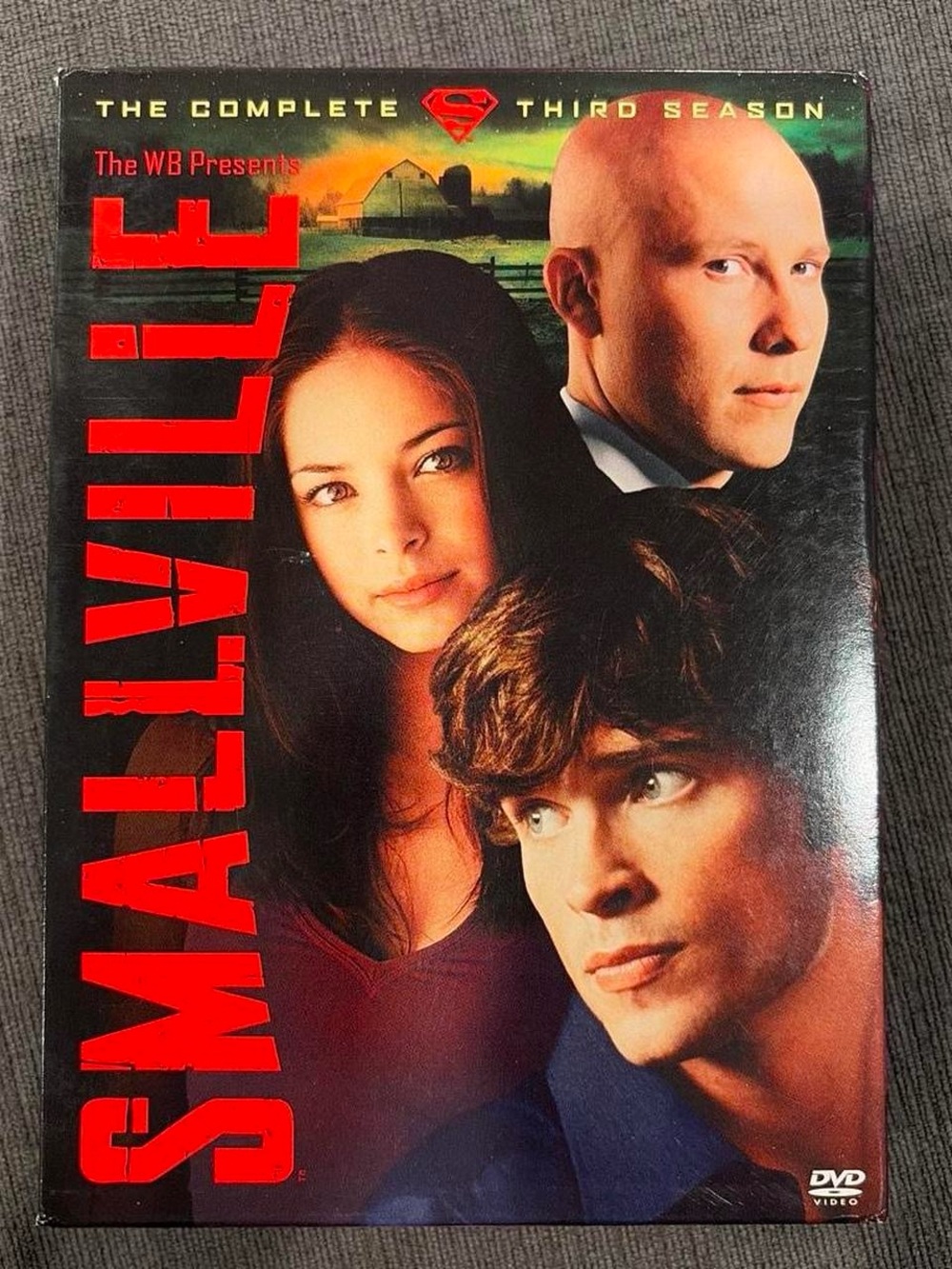 Smallville DVD - The Complete 3rd Season - LIKE NEW!!    superman tv dvds third